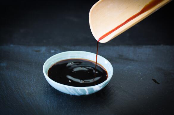 保質迷霧 深度解讀醬油過期一載的食用禁區 為什么過了一年的醬油最好別吃？